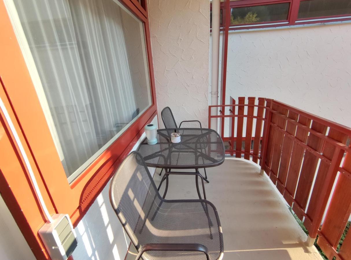 Studio 20Qm Mit Balkon Und Innenpool - 22010 Schluchsee Dış mekan fotoğraf